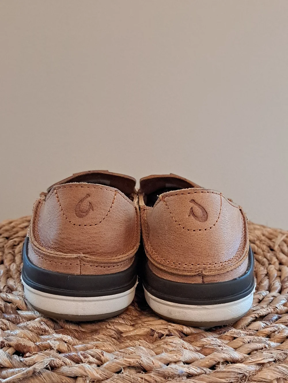 OluKai Mens Kakaha Tan/Brown Leather Slip-On Casual/Preppy Loafers 7/40